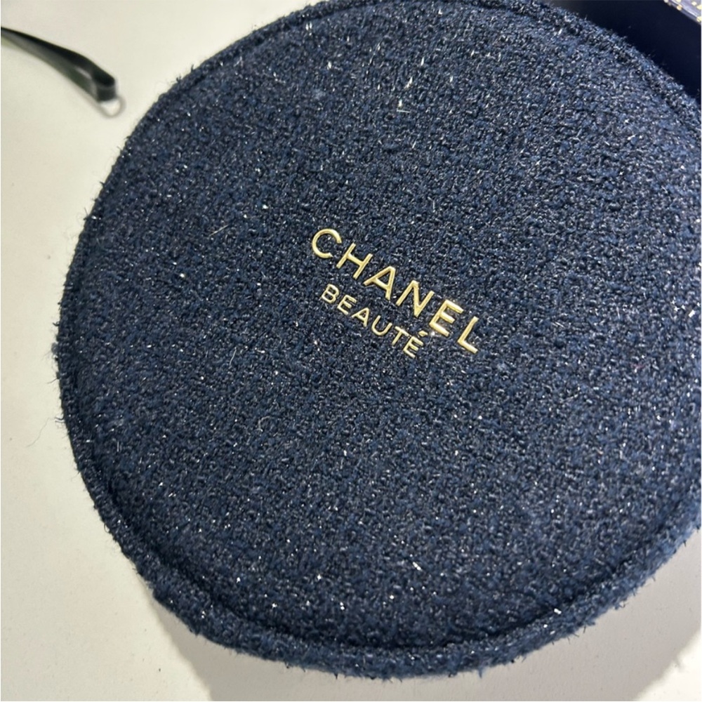 CHANEL beauty  gift Pouch - Picture 5 of 9